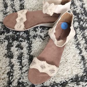 Lucky Brand women’s sandals